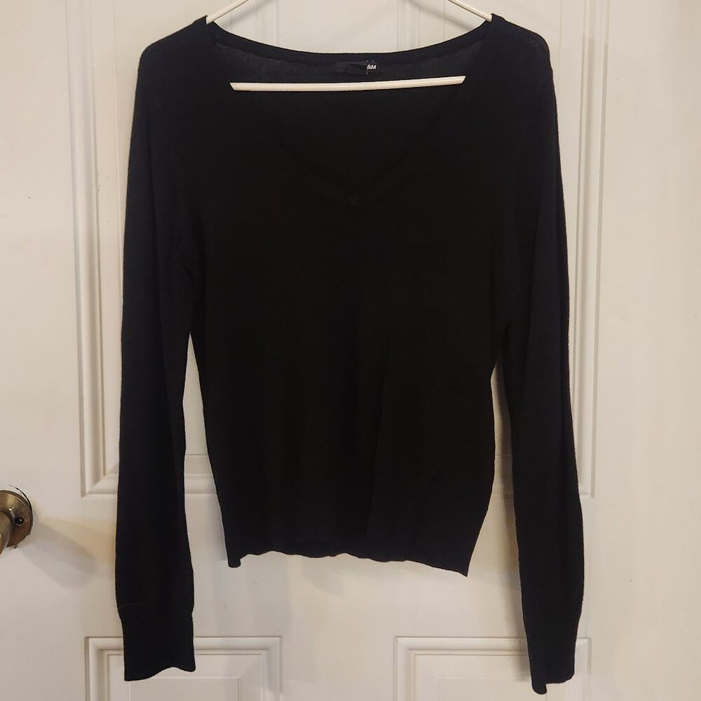 H&M Black long Sleeve V-neck